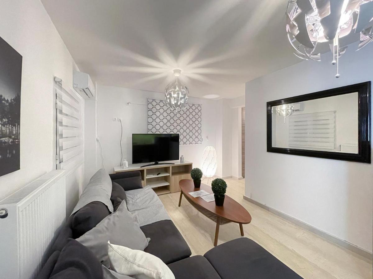 Ferienwohnung Key Biscayne Charming 50Sqm Apt In Paleo Faliro Athen Exterior foto